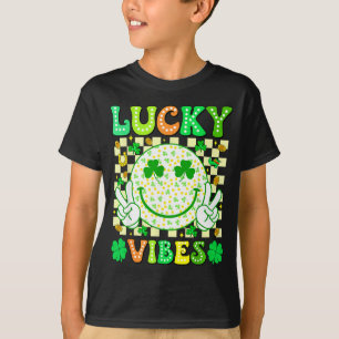 Groovy St. Patrick's Dag Lucky Vibes Klaver Vrouwe T-shirt