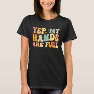 Groovy Yep Mijn handen zijn vol een grappige Moede T-shirt