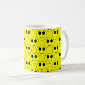 Gros Allover face jaune - Mug café (Devant droit)