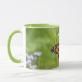 Gros papillon Monarque sur Mug Nature Fleur sauvag (Gauche)