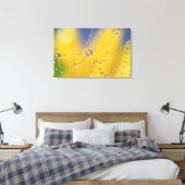 Gros plan d'une toile d'araignée avec des gouttes  (Insitu(Chambre))