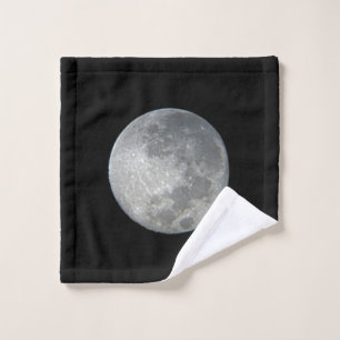 Gros plan sur la pleine lune dans le ciel nocturne