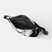 Gros plan sur les fleurs noires et blanches (Ouvrir)