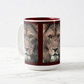 Grote Afrikaanse Leeuw hoofd oogcontact close up m Tweekleurige Koffiemok (Voorkant links)