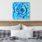 Grote blauwe Camellia bloesem Canvas Afdruk (Insitu (Slaapkamer))