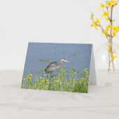 Grote Blauwe Heron in de rivier. Kaart (Gele Bloem)