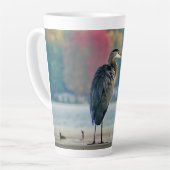Grote Blauwe Heron op Dock Latte Mok (Linkerhoek)