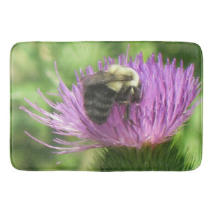 Grote borstelbei op de Thistle Bath Mat