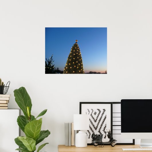 Grote en kleine kerstbomen in vakantie zonsonderga poster (Thuiskantoor)