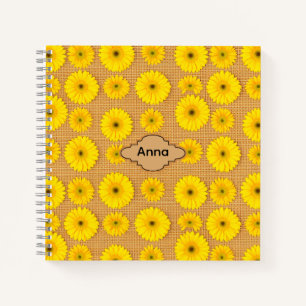 Grote en kleine zonnebloemen op jute notitieboek