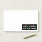 Grote fan van kernenergie post-it® notes (Op bureau)