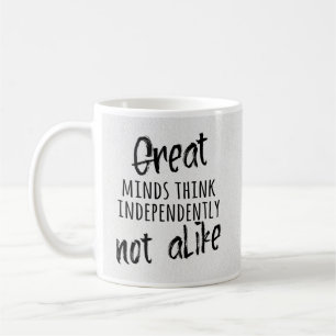 Grote geesten denken onafhankelijk, niet als koffi koffiemok