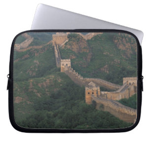 Grote Muur slingerend door bergen. Laptop Sleeve
