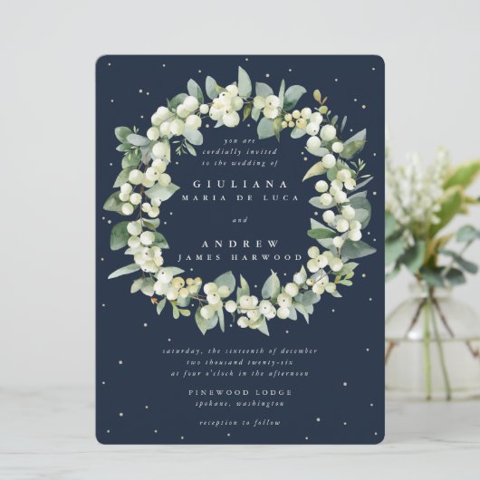 Grote Navy Snowberry + Eucalyptus krans bruiloft Kaart (Staand voorkant)