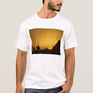 Grote Piramides van Gizeh, Egypte bij zonsondergan T-shirt