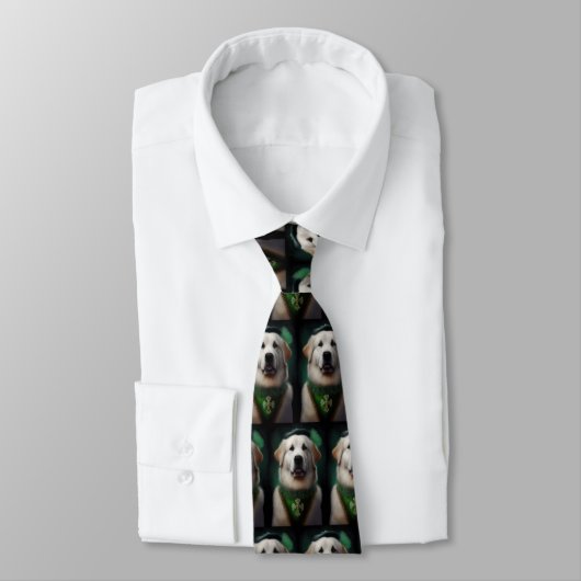 Grote Pyreneeën Dog in St. Patrick's Day Dress Stropdas (Gebonden)