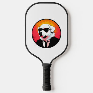 Grote Pyreneeën Hond Zakenman Pickleball Paddle