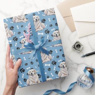 Grote Pyreneeën Paw Print Patroon op blauw Cadeaupapier