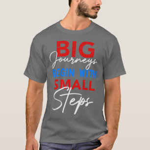 Grote reizen beginnen met kleine stappen Inspirere T-shirt