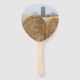 Grote ronde Hay-balken in een Boerderij veld Handwaaier