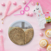 Grote ronde Hay-balken in een Boerderij veld Papieren Bordje (Feest)