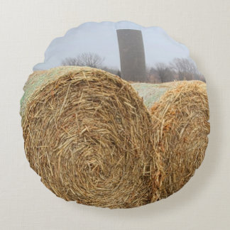Grote ronde Hay-balken in een Boerderij veld Rond Kussen
