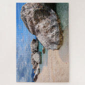 Grote rotsen op het strand van Cala Mariolu op het Legpuzzel (Verticaal)