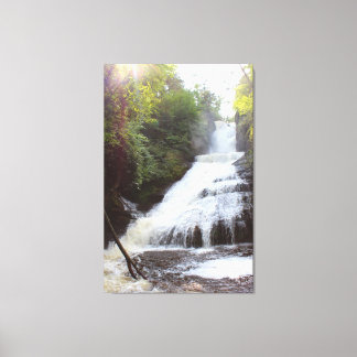Grote Waterval met Zonlicht Canvas Afdruk