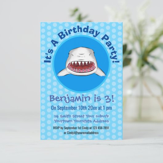 Grote witte haai gemiddelde cartoon illustratie kaart (Staand voorkant)