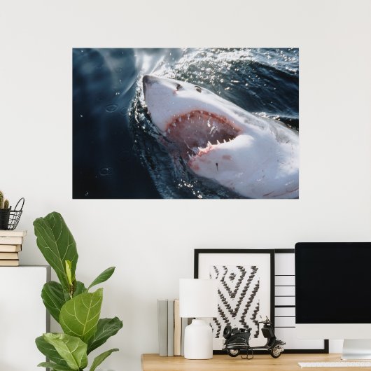 Grote witte haai op zee poster (Thuiskantoor)