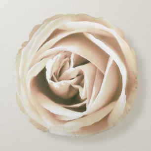 Grote witte rozenafdrukken rond kussen