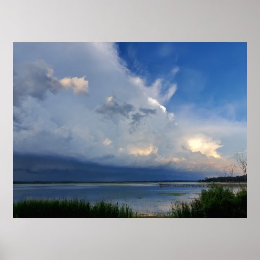 Grote zomer onweer boven kustblauw water poster (Voorkant)