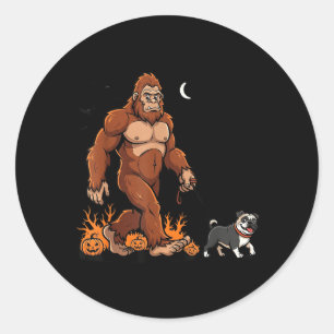 Grotevoet wandelende Pug Halloween hond Sasquatch Ronde Sticker