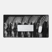Group of Plains Zebra Drink Together at Night (Clavier et souris)