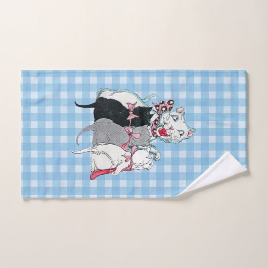 Groupe de chatons avec chat mère vaches roses plai (Serviette à main)