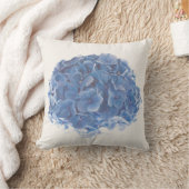 Groupe rond bleu d'hortensia sur le coussin blanc (Couverture)