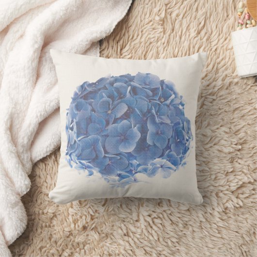 Groupe rond bleu d'hortensia sur le coussin blanc (Couverture)