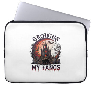 Growing Fangs Halloween Geheime Kasteel Zwarte Kat Laptop Sleeve