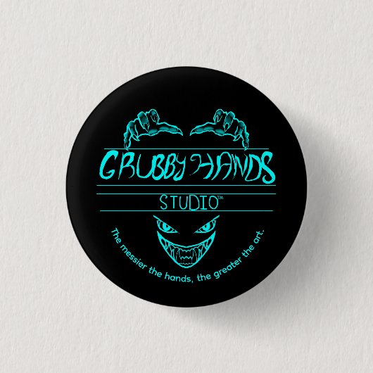 Grubby Hands Studio Logo + Motto Button Pin (Voorkant)