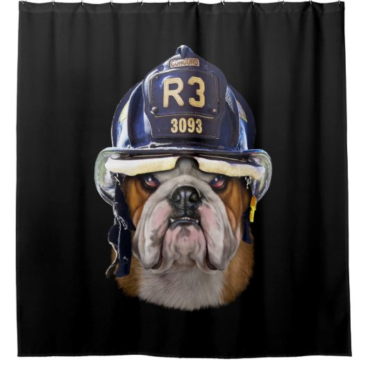Grumpy English Bulldog Wearing Firefighter Helmet Douchegordijn (Voorkant)