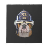 Grumpy English Bulldog Wearing Firefighter Helmet Notitieblok (Voorkant)