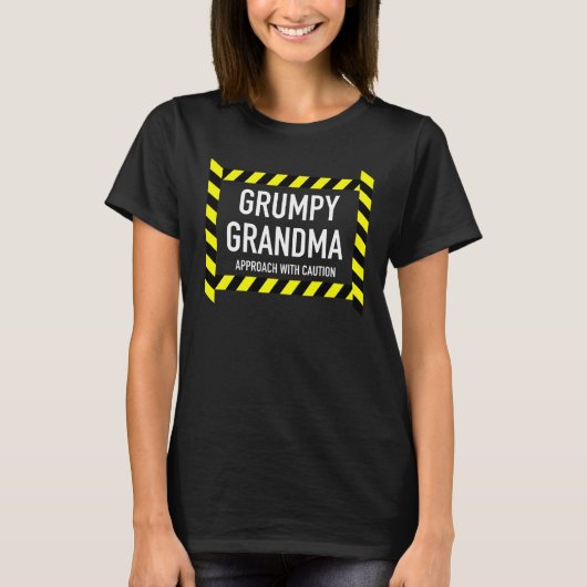 Grumpy Grandma Approach Caution Glam-ma Glamma T-shirt (Voorkant)