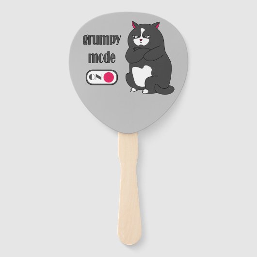 Grumpy mode op een rare vetkat handwaaier (Voorkant)