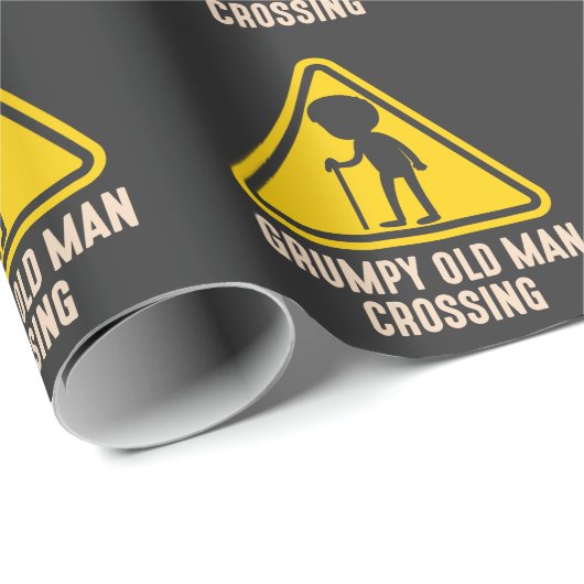 Grumpy Old Man Crossing Moody Granddad Cadeaupapier (Rol Hoek)