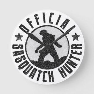 Grunge Cool Sasquatch Bigfoot Hunter. Ronde Klok