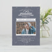 Grunge Graduation Party Invitation avec photo (Debout devant)