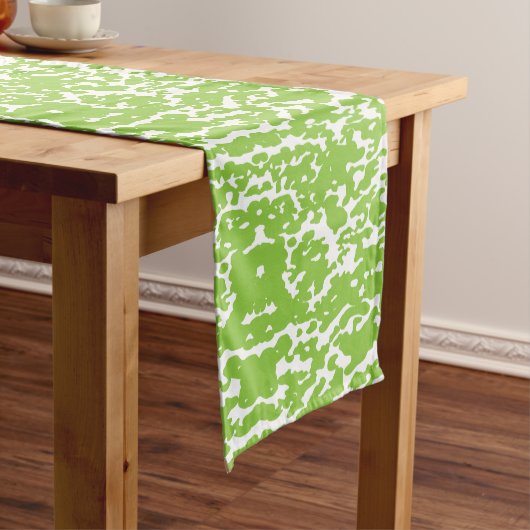 Grunge Lime Green Pattern - Summer Abstract Decor Medium Tafelloper (Voorbeeld)