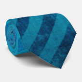 Grungy Blue Stripe Patroon Stropdas (Opgerold)