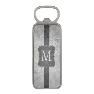 Grungy grijs monogram magnetische flesopener