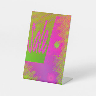 Grungy Pedestal Sign met Bold Neon Elements Reclamebord Met Voetstuk